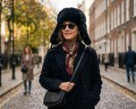 La ushanka clásica y los bucket hats furry son algunos de los modelos más usados esta temporada en Argentina. La ushanka clásica y los bucket hats furry son algunos de los modelos más usados esta temporada en Argentina.