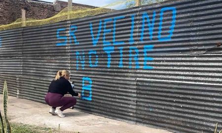 Vecinos del Barrio Roma transformaron terrenos abandonados y un basural en un espacio limpio y seguro para la comunidad, demostrando el poder de la acción vecinal. Vecinos del Barrio Roma transformaron terrenos abandonados y un basural en un espacio limpio y seguro para la comunidad, demostrando el poder de la acción vecinal.