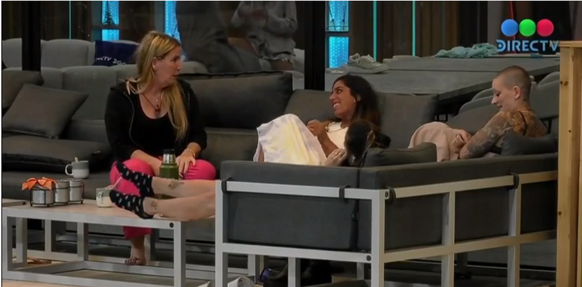 El momento en que Carla De Stefano critica a Manzana. El momento en que Carla De Stefano critica a Manzana.