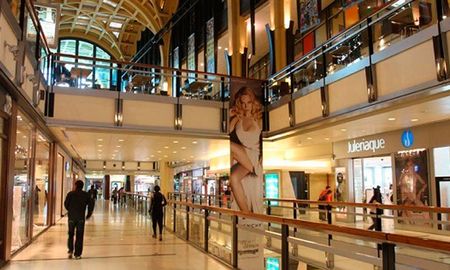 Los grandes shoppings de la ciudad de Buenos Aires continúan cerrados desde el inicio de la pandemia en Argentina. Este miércoles podrían volver a abrir sus puertas. Los grandes shoppings de la ciudad de Buenos Aires continúan cerrados desde el inicio de la pandemia en Argentina. Este miércoles podrían volver a abrir sus puertas.