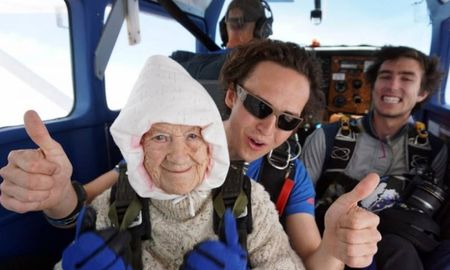 mujer de 102 anos se convirtio en la persona mas longeva en lanzarse en paracaidas mujer de 102 anos se convirtio en la persona mas longeva en lanzarse en paracaidas