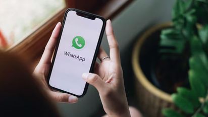 Silencio digital: cómo leer un WhatsApp sin delatarte con el doble tilde azul