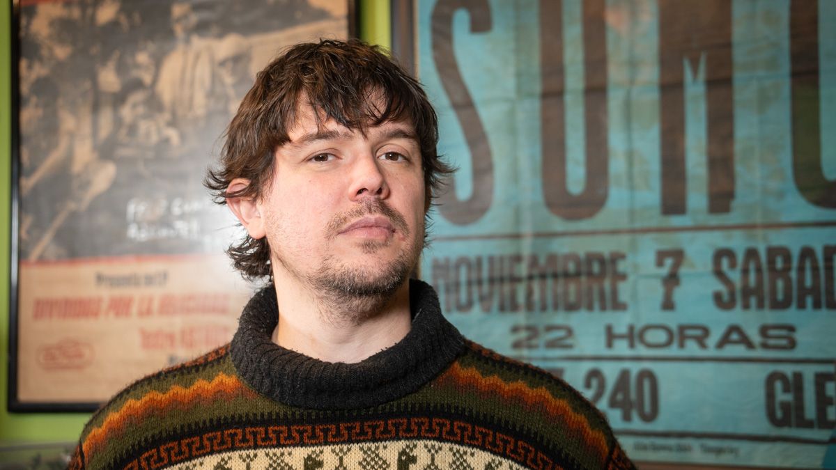 Aunque dedicó gran parte de su vida a reunir este patrimonio, Gerardo no imagina la colección encerrada para siempre en su casa. Su deseo es que algún día exista un museo del rock argentino capaz de conservar y exhibir estos materiales. Si ese espacio apareciera, estaría dispuesto a compartir lo que reunió. Aunque dedicó gran parte de su vida a reunir este patrimonio, Gerardo no imagina la colección encerrada para siempre en su casa. Su deseo es que algún día exista un museo del rock argentino capaz de conservar y exhibir estos materiales. Si ese espacio apareciera, estaría dispuesto a compartir lo que reunió.