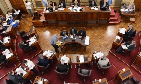 La Cámara de Senadores sesionará por última vez bajo la actual conformación legislativa y se espera que se le dé tratamiento al proyecto de Presupuesto 2024. La Cámara de Senadores sesionará por última vez bajo la actual conformación legislativa y se espera que se le dé tratamiento al proyecto de Presupuesto 2024.