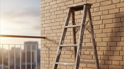 No tires la escalera vieja, es un tesoro: para qué puede servir y no lo sabías