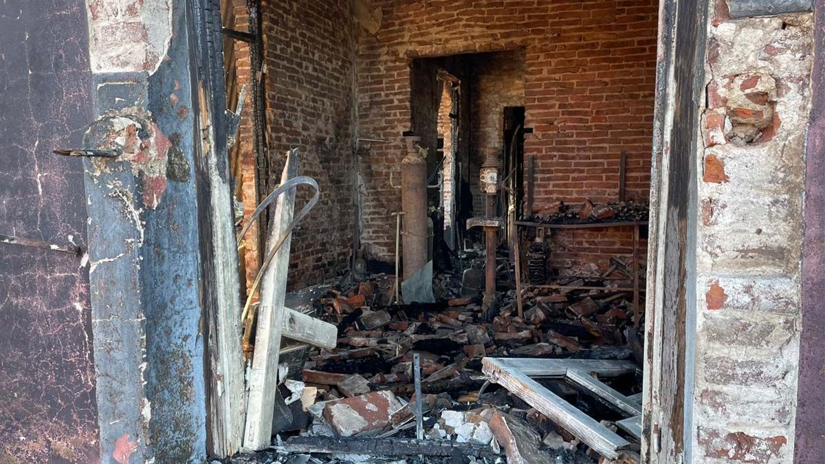 En el lugar trabajaron ocho dotaciones de bomberos. En el lugar trabajaron ocho dotaciones de bomberos.