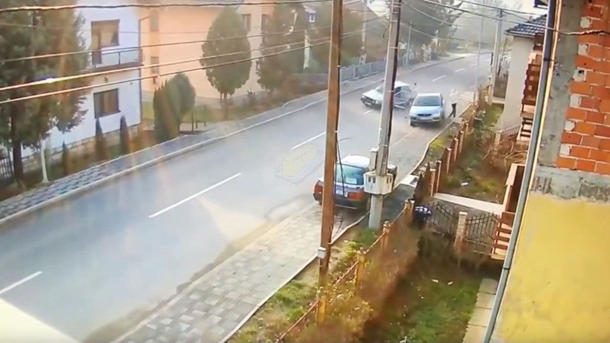 Estuvo a un paso de ser la víctima de un accidente y quedó todo registrado en las cámaras de seguridad