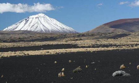 El circuito de volcanes de arena negra más impactante de Argentina. El circuito de volcanes de arena negra más impactante de Argentina.