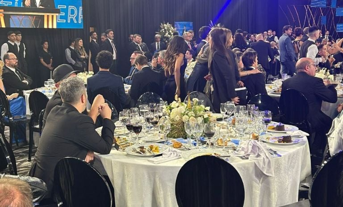 Jey Mammon, solo en la noche de los Martín Fierro. Jey Mammon, solo en la noche de los Martín Fierro. 