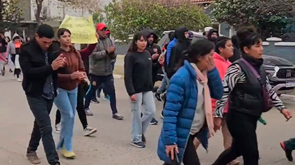 Familiares y amigos del menor asesinados se manifestaron por las calles de Tostado. Imagen: CTT Play Tostado.