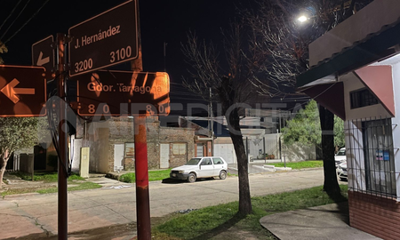 Balacera, persecución y fuga tras el partido de Colón en barrio Centenario. Balacera, persecución y fuga tras el partido de Colón en barrio Centenario.