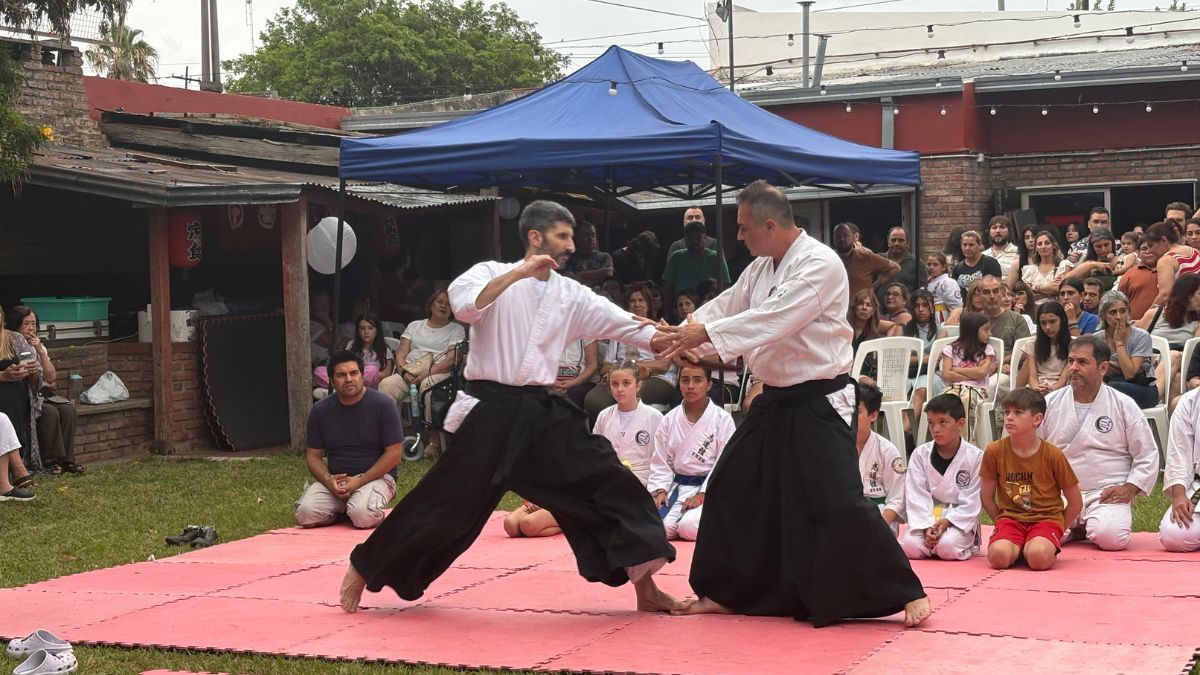 Exhibición de karate y aikido durante la primera función del Matsuri. Exhibición de karate y aikido durante la primera función del Matsuri.