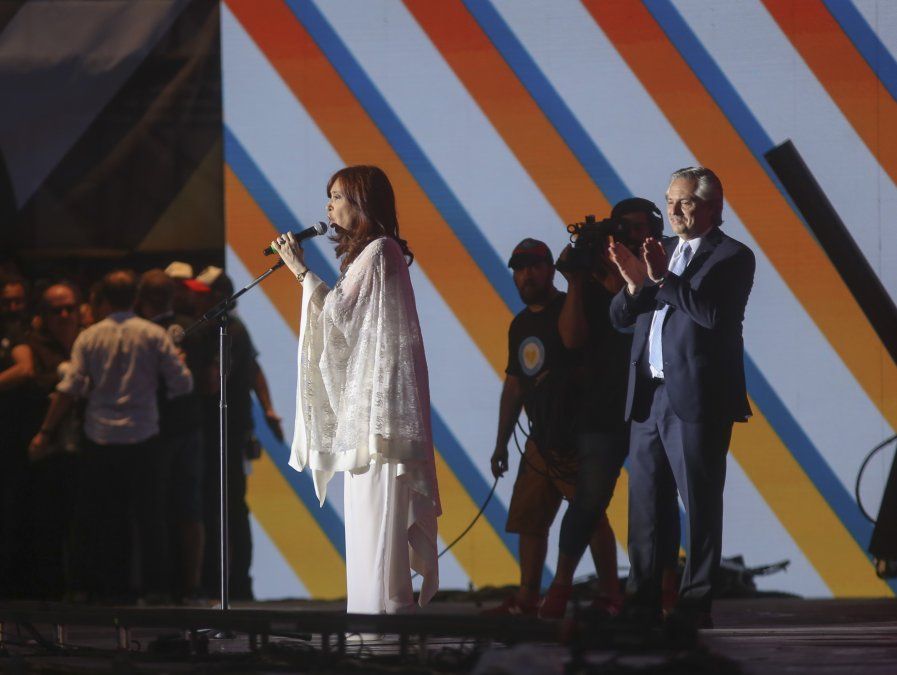 El nuevo gobierno recibe un pa&iacute;s devastado