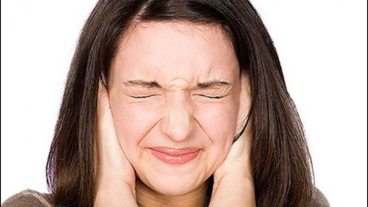 Variante Ómicron: cuál es el síntoma imperceptible que solo escucha el contagiado