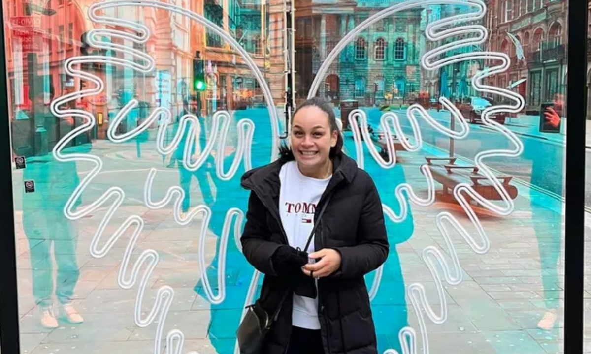 Fue a hacerse un bronceado de 11 minutos y la encontraron muerta adentro de la cama solar