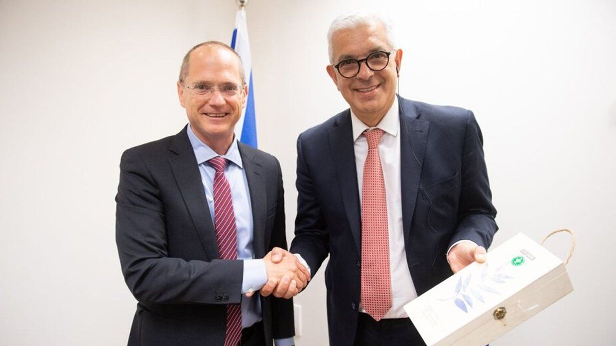 El ministro de Agricultura Julián Domiguez con su par de Israel, Oded Forer.