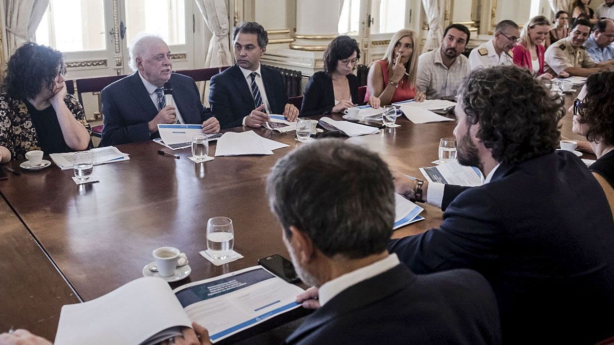 Esta ma&ntilde;ana se desarroll&oacute; en Casa Rosada una reuni&oacute;n interministerial que busca unificar las acciones de las diferentes carteras para hacer frente al Coronavirus
