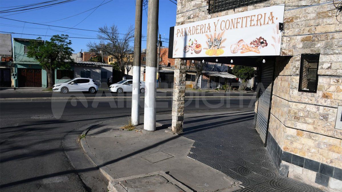 Dos hombres ingresaron a la panadería por la noche y lo acribillaron. 