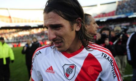 El ex jugador de River, Racing y Huracán fue detenido tras amenazar de muerte a su ex esposa. El ex jugador de River, Racing y Huracán fue detenido tras amenazar de muerte a su ex esposa.