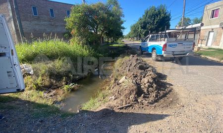 Los vecinos de la zona norte comenzaron con los inconvenientes en el suministro este martes. Desde Aguas Santafesinas informaron ya están trabajando sobre el problema. Los vecinos de la zona norte comenzaron con los inconvenientes en el suministro este martes. Desde Aguas Santafesinas informaron ya están trabajando sobre el problema.
