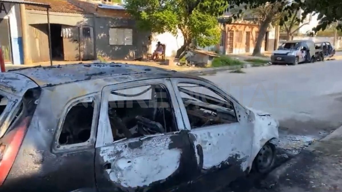 Santa Rosa de Lima: prendieron fuego un auto 