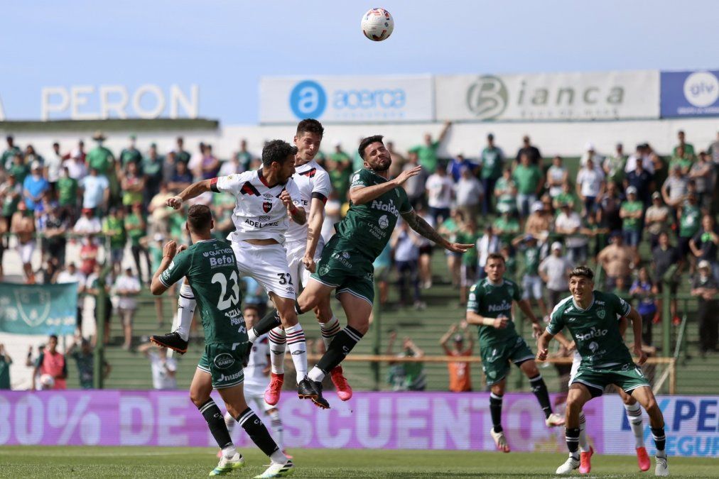 Sarmiento derrotó 2-1 a Newells y volvió al triunfo en el Torneo de la Liga Profesional.