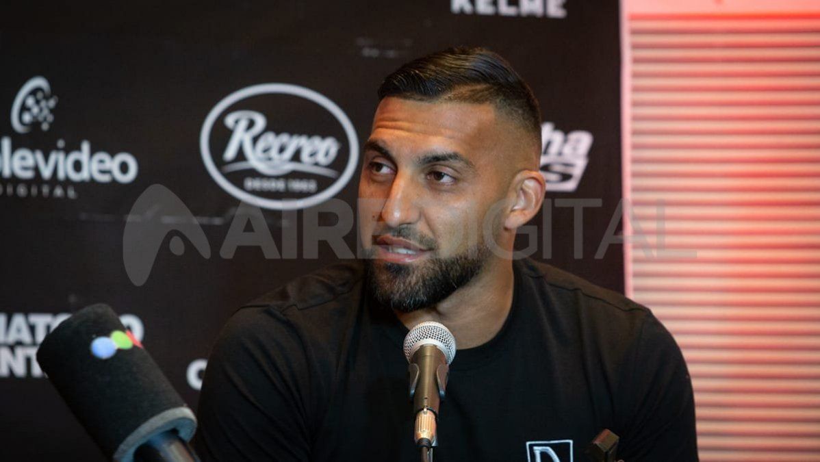 Ramón Ábila habló por primera vez ante la prensa como jugador del Club Atlético Colón y contó cuáles son las expectativas tras su arribo al equipo de Julio César Falcioni.