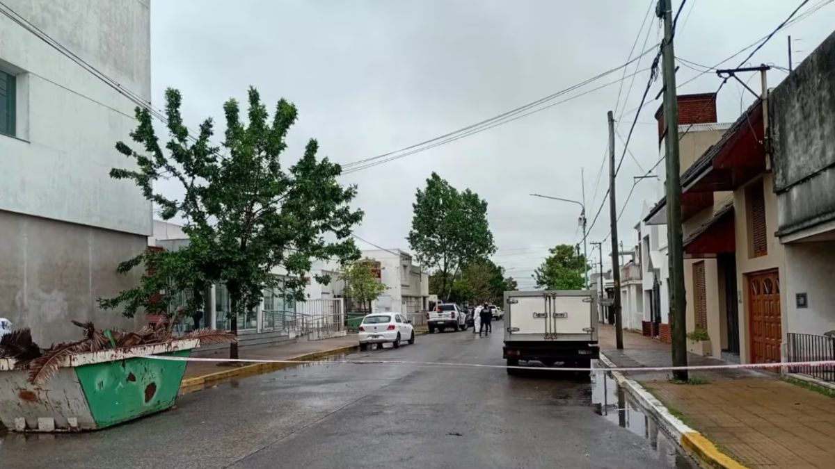 Un feto fue encontrado en la vereda de un hospital en Ensenada.