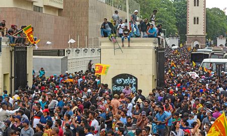 Los manifestantes se negaban a abandonar el palacio presidencial de Sri Lanka, luego de la renuncia del presidente del país. Los manifestantes se negaban a abandonar el palacio presidencial de Sri Lanka, luego de la renuncia del presidente del país.