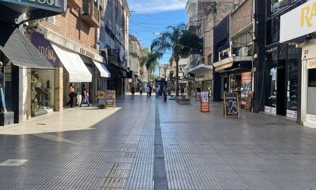 crecen los locales vacios en santa fe y comerciantes advierten por la crisis del sector crecen los locales vacios en santa fe y comerciantes advierten por la crisis del sector