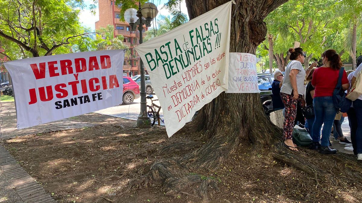Los integrantes de Verdad y Justicia Santa Fe se presentaron este jueves en la Legislatura provincial.