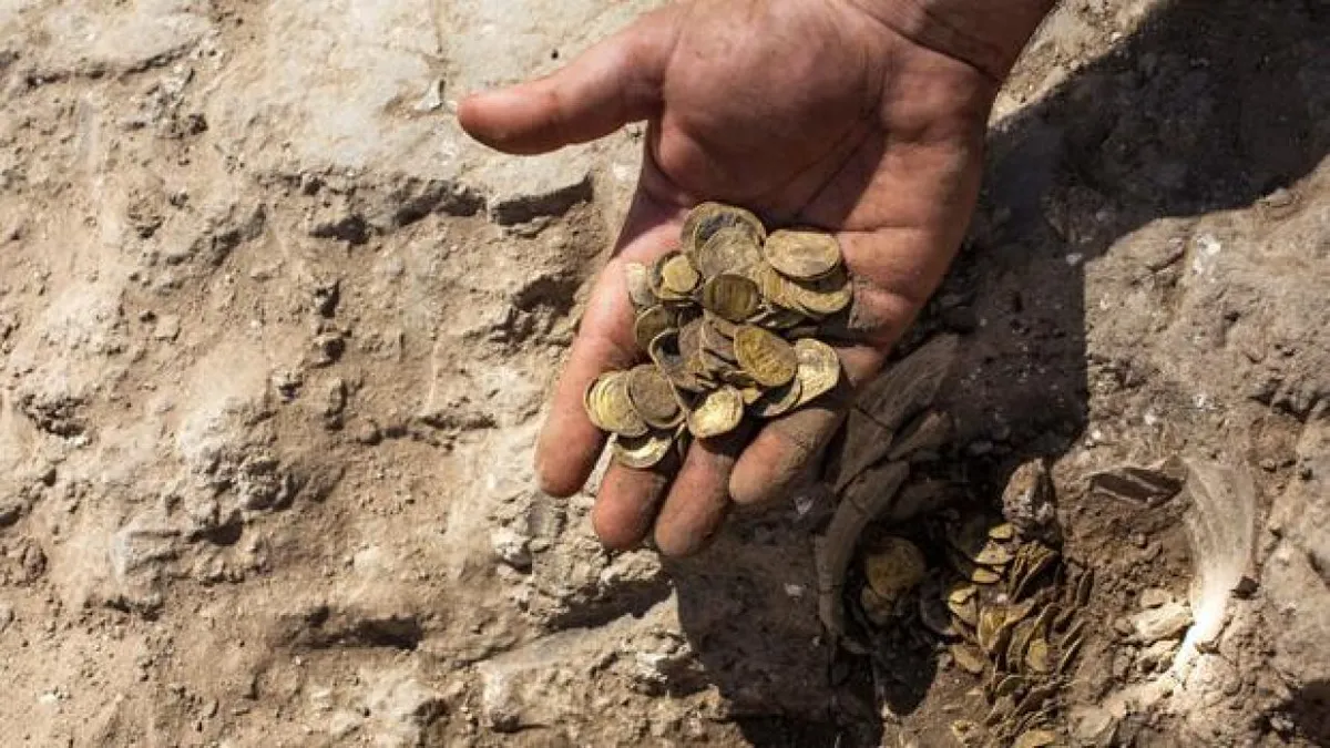 Qué significa encontrar monedas en el suelo.