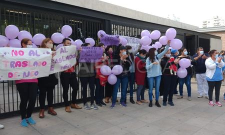 Trabajadores de la neonatología del Cullen pidieron que no se traslade el área al Alassia. Trabajadores de la neonatología del Cullen pidieron que no se traslade el área al Alassia.