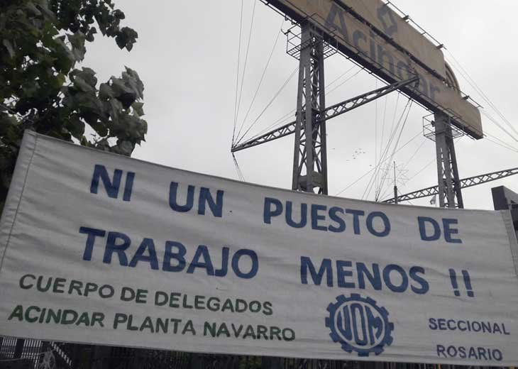 La principal causa del parate es la caída del consumo interno. De acuerdo con fuentes del sector, Acindar trabajó al 50% de su capacidad instalada durante todo 2024. La principal causa del parate es la caída del consumo interno. De acuerdo con fuentes del sector, Acindar trabajó al 50% de su capacidad instalada durante todo 2024.