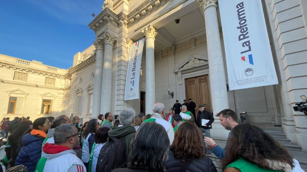 El gremio de los trabadores estatales presentó su proyecto en la Legislatura Provincial este jueves por la tarde.
