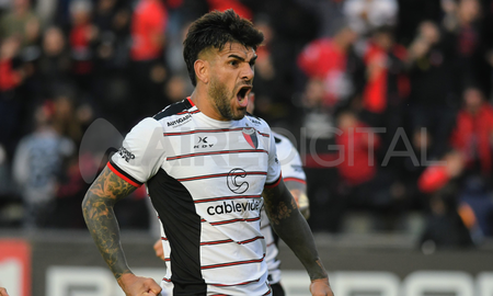 Con gol de Toledo, de penal, Colón le ganó a Chaco For Ever y estira su liderazgo en la Zona B. Con gol de Toledo, de penal, Colón le ganó a Chaco For Ever y estira su liderazgo en la Zona B.