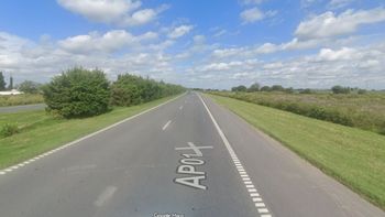 Autopista Rosario - Santa Fe: un camión despistó y volcó a la altura de Oliveros