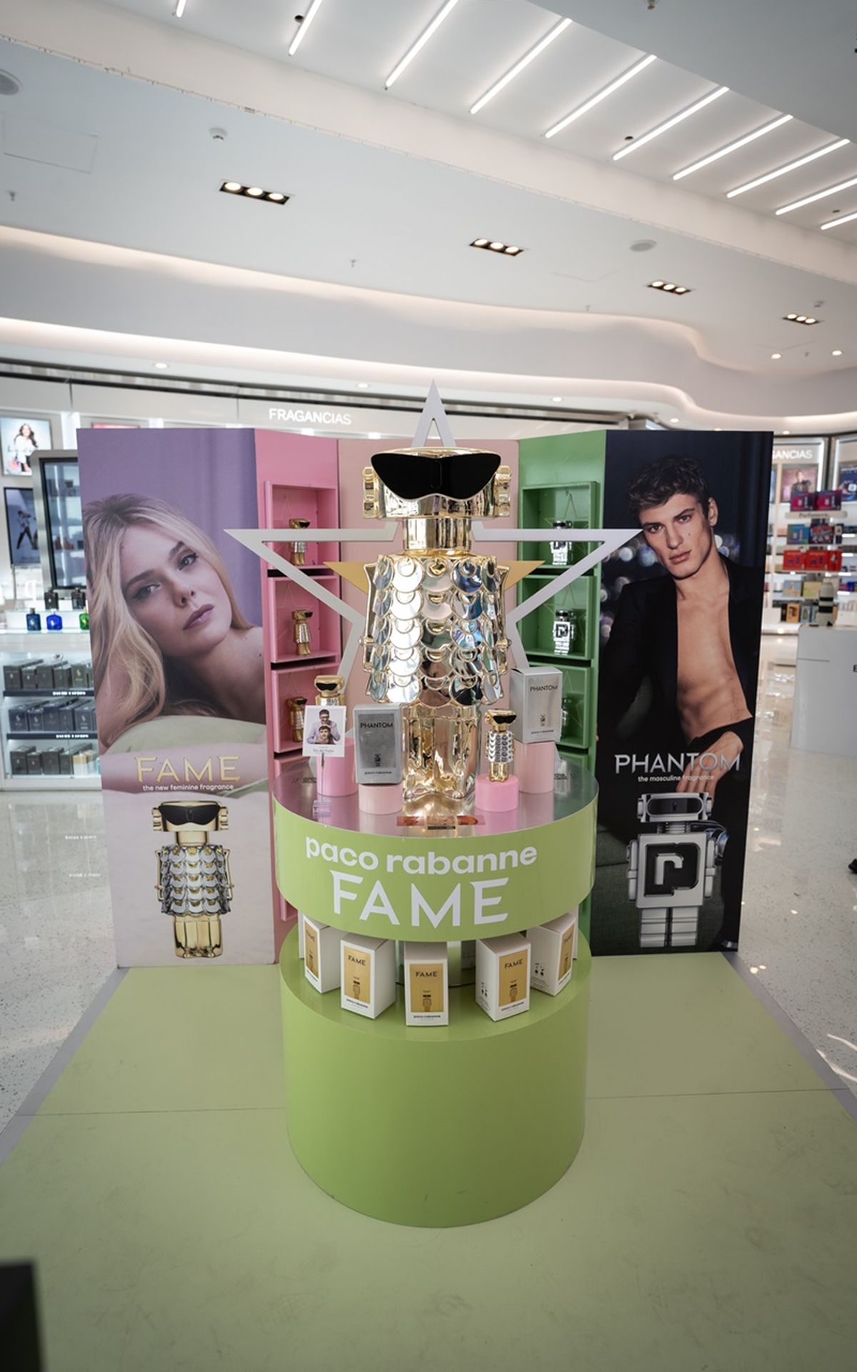 El local de Santa Fe fue reinaugurado en el Shopping La Ribera, donde hace tiempo ya se alojaba el exitoso local de Cortassa que, luego de la adquisición de Parfumerie, ha sido rebautizado y renovado. Foto: Koffie Agency El local de Santa Fe fue reinaugurado en el Shopping La Ribera, donde hace tiempo ya se alojaba el exitoso local de Cortassa que, luego de la adquisición de Parfumerie, ha sido rebautizado y renovado. Foto: Koffie Agency