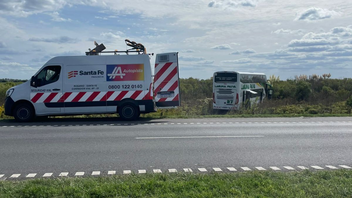 La camioneta iba en sentido a Rosario y el colectivo se dirigía hacia Santa Fe. La camioneta iba en sentido a Rosario y el colectivo se dirigía hacia Santa Fe.