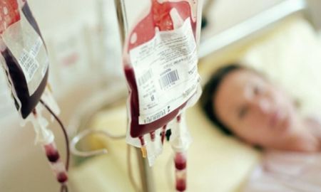La Cámara Nacional en lo Civil ratificó una condena, de 2.240.000 pesos más intereses, a una entidad de rehabilitación motriz, por haber infectado con VIH a una joven a través de una transfusión de sangre, previa a ser operada por una lesión en un pie. La Cámara Nacional en lo Civil ratificó una condena, de 2.240.000 pesos más intereses, a una entidad de rehabilitación motriz, por haber infectado con VIH a una joven a través de una transfusión de sangre, previa a ser operada por una lesión en un pie.