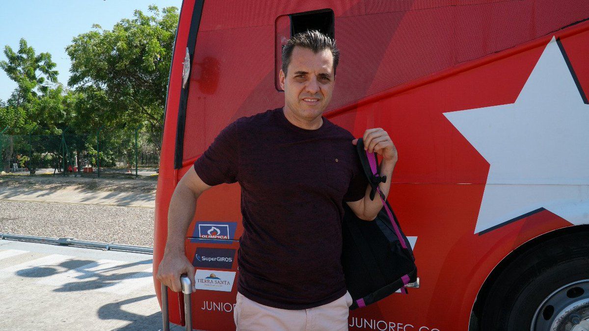 Alejandro Comesaña, llega a Santa Fe para cerrar el contrato de su Padre