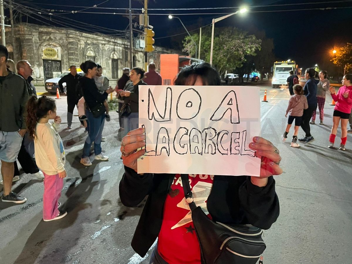 Vecinos de Recreo se manifestaron durante la noche de este jueves y volverán a hacerlo el viernes.