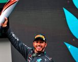 La BBC eligió a Lewis Hamilton como el deportista inglés del año. La BBC eligió a Lewis Hamilton como el deportista inglés del año.