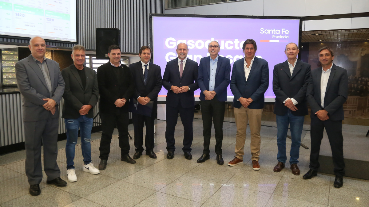 Durante la actividad, llevada a cabo en la Bolsa de Comercio de Rosario, participaron también el senador por el departamento Rosario, Miguel Rabbia; los intendentes de Capitán Bermúdez, Daniel Cinalli; de Soldini, Omar Antonelli; de Roldán, Daniel Escalante; y de Ybarlucea, Jorge Masson; entre otras autoridades. 