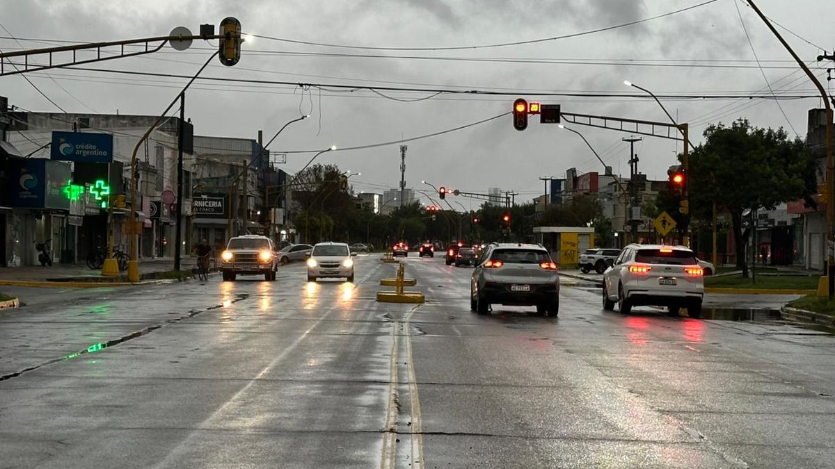 Poco movimiento en la ciudad de Santa Fe debido al paro general de la CGT y la intensa lluvia de la mañana.