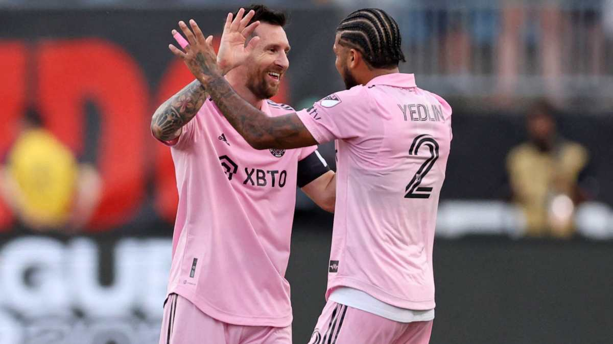 Lionel Messi junto al anterior capitán de Inter Miami, DeAndre Yedlin. Lionel Messi junto al anterior capitán de Inter Miami, DeAndre Yedlin.