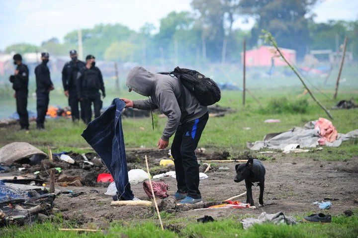 Desalojaron del el predio tomado en Guernica. Foto Germán García Adrasti.