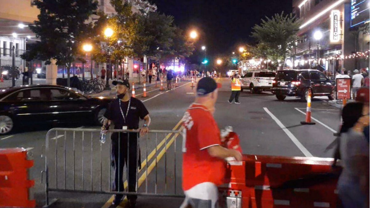Tiroteo fuera del estadio.