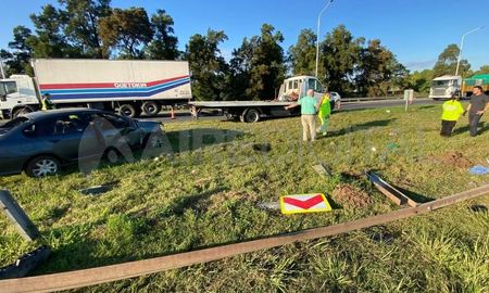 El accidente se produjo después de las 8 de la mañana, en el kilómetro 153 de la autopista Rosario-Santa Fe. El accidente se produjo después de las 8 de la mañana, en el kilómetro 153 de la autopista Rosario-Santa Fe.