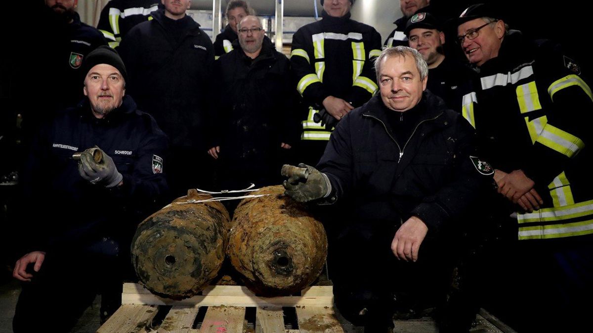 Desactivan una bomba de la Segunda Guerra Mundial y evac&uacute;an a 14 mil personas.